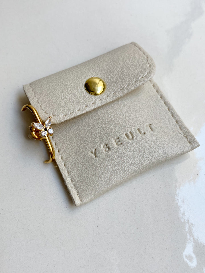 Boucle d'oreille à l'unité Andrew