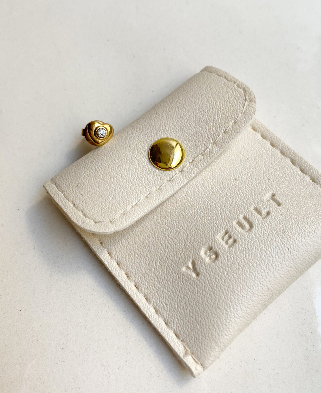 Boucle d'oreille à l'unité Greta