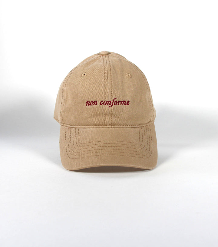 Casquette non conforme