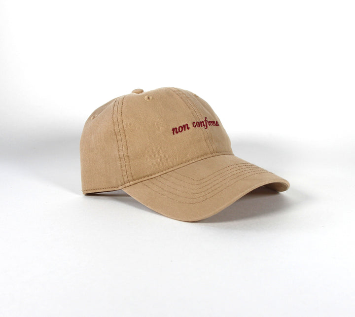 Casquette non conforme